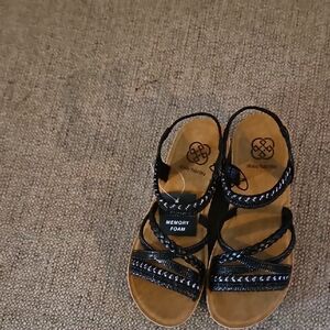Daisy Fuentes Black and Tan Kids Sandals
